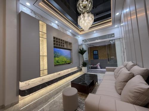 MTKD Lê Quốc Trinh - Tân Phú: 5 Tầng, 8 Phòng Ngủ - 8 WC - Giá Hot Nhanh!